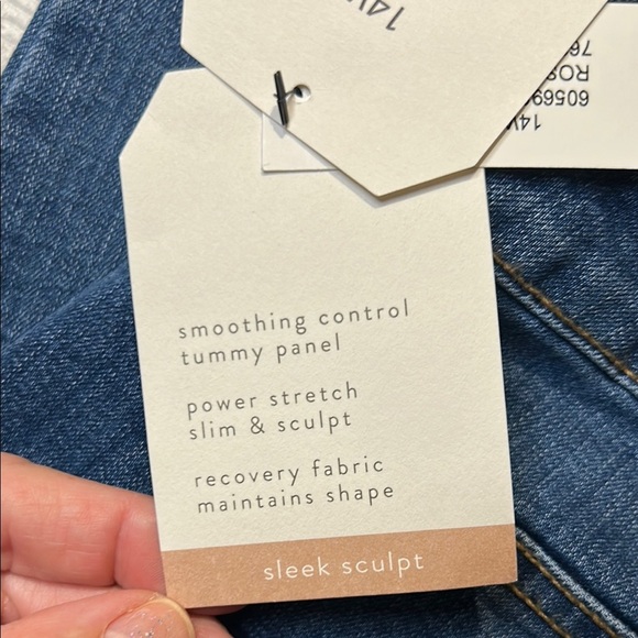 Wonderly Mid-Rise Straight Blue Jeans. NWT 14W - Picture 6 of 9